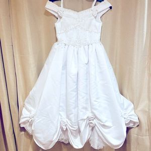 An Elegant Communion/ flower girl Dress made by Lida Size 8